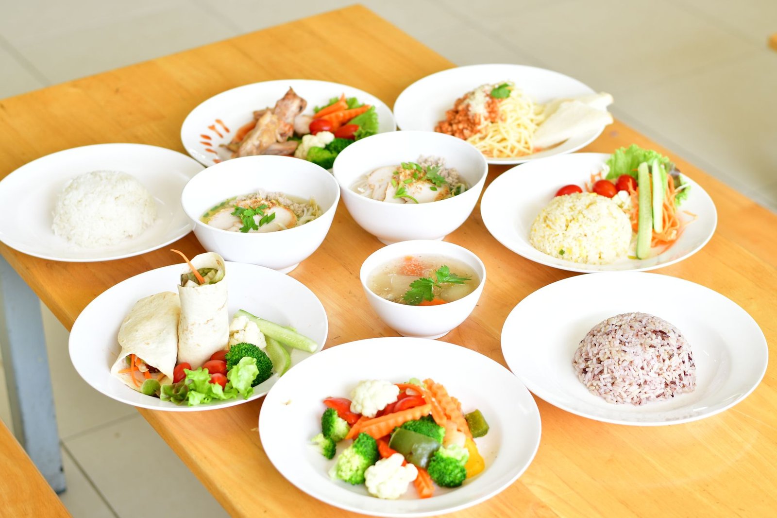 A colorful, healthy home-cooked meal on a kitchen table, representing new eating habits supported by weight loss hypnosis